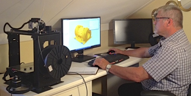 Simplify3D - man using software