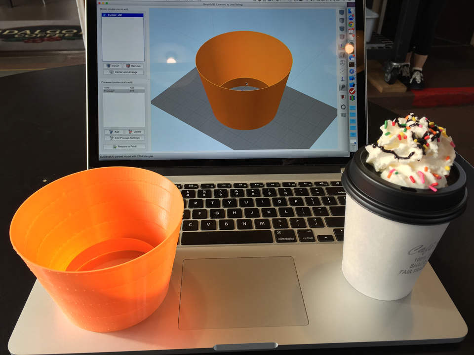 Simplify3D - 3D printed sprinkle catcher with laptop