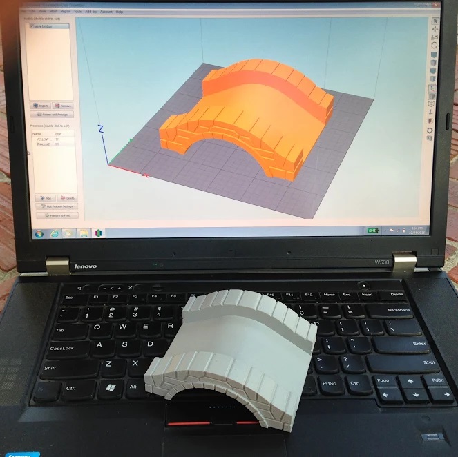 Simplify3D - 3D printed bridge with laptop