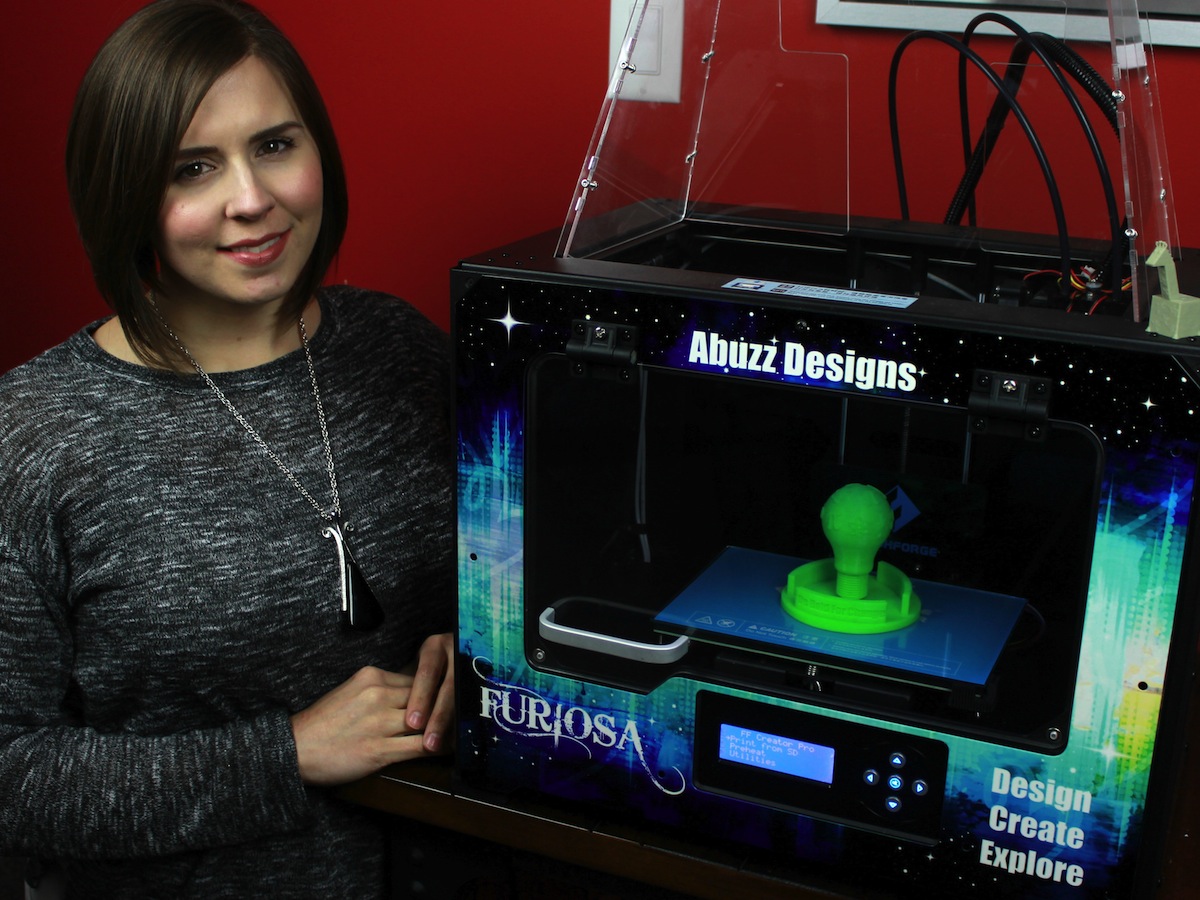 Simplify3D - Lauren Angers with 3D printer