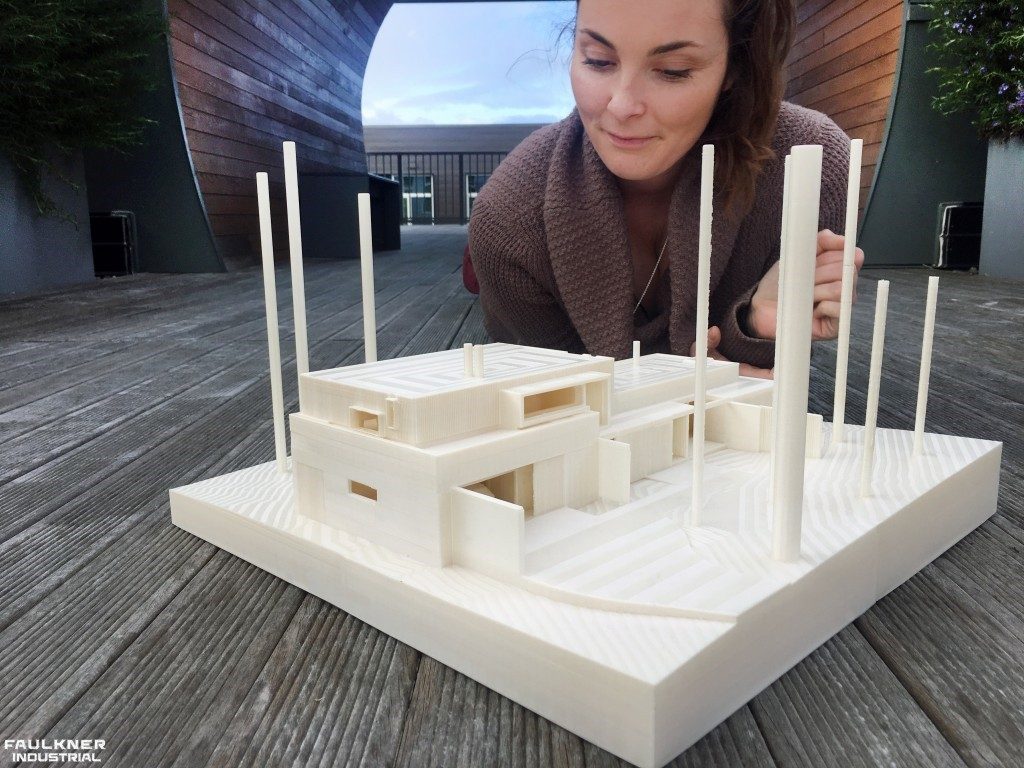 Simplify3D - woman with 3D printed architectural model