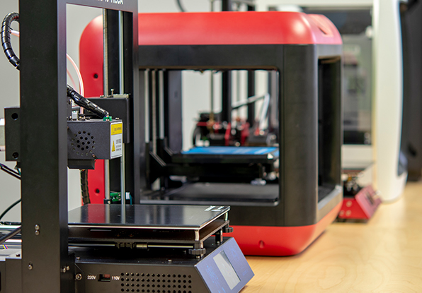 Simplify3D - 3D printers on shelf
