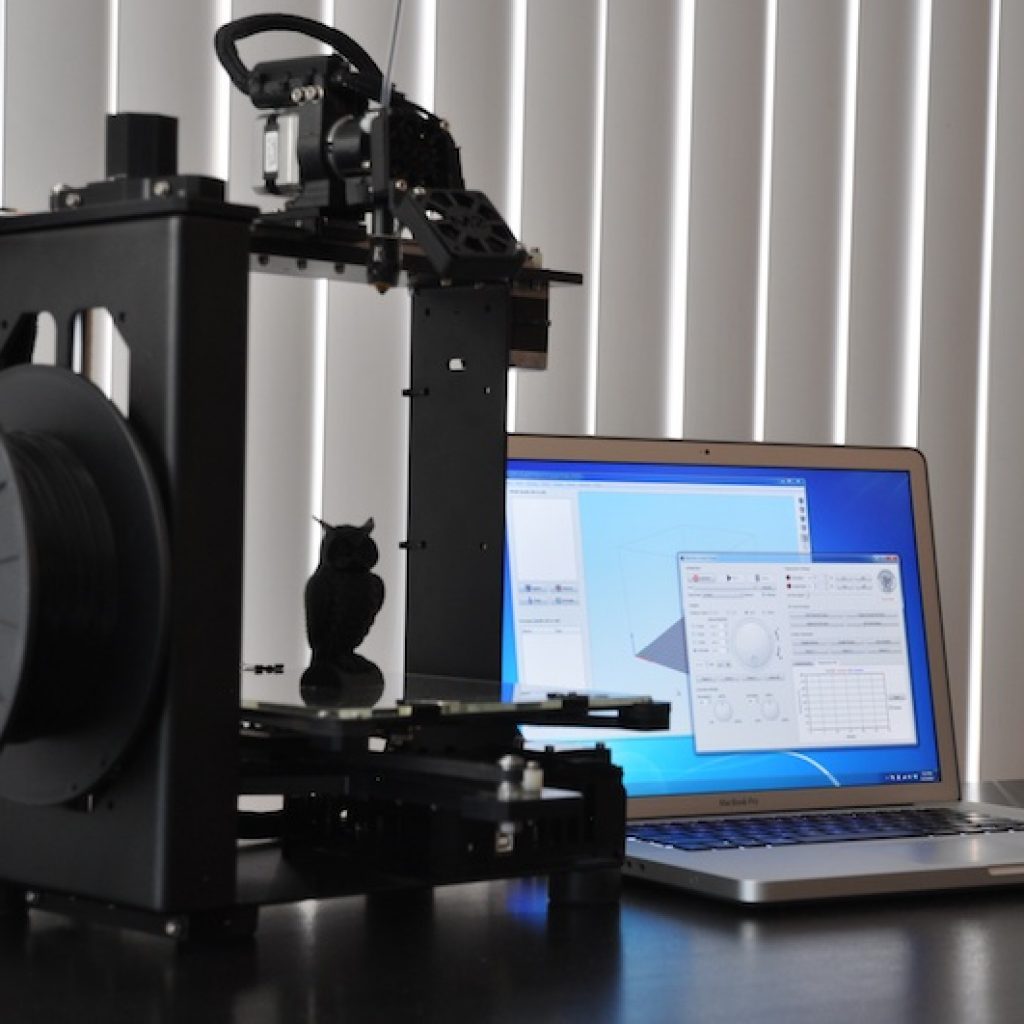 Simplify3D - MakerGear M2 printer next to laptop
