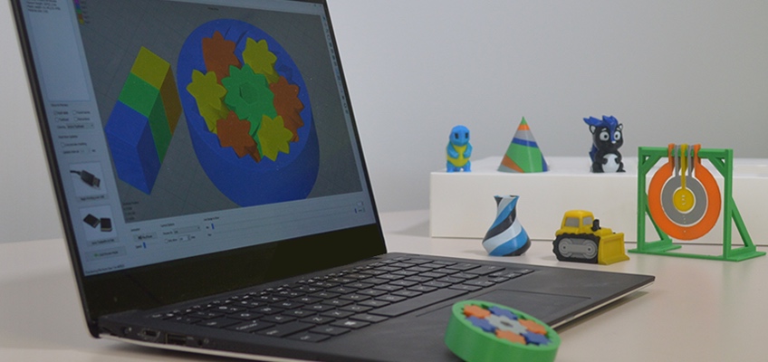 Simplify3D - 3D printed multi-material models next to software